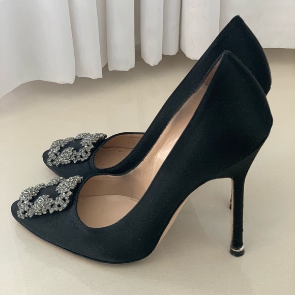 Manolo Blahnik Hangisi Satin Pumps - Picture 4 of 6